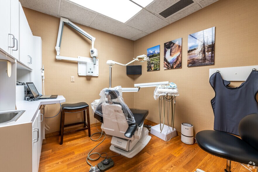 More Photos Of 5 Severance Cir, Cleveland Heights Medical For Lease