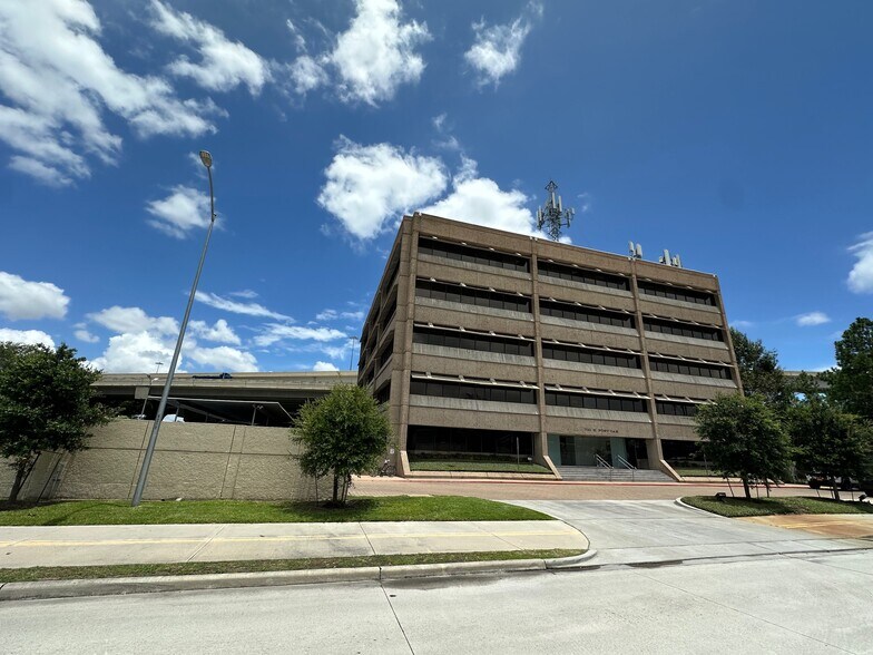 More Photos Of 710 N Post Oak Rd, Houston Office For Lease