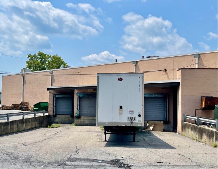 More Photos Of 51 Burnett Blvd, Poughkeepsie Freestanding For Lease