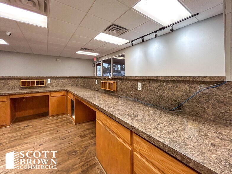 More Photos Of 638 Londonderry Ln, Denton Medical For Sale