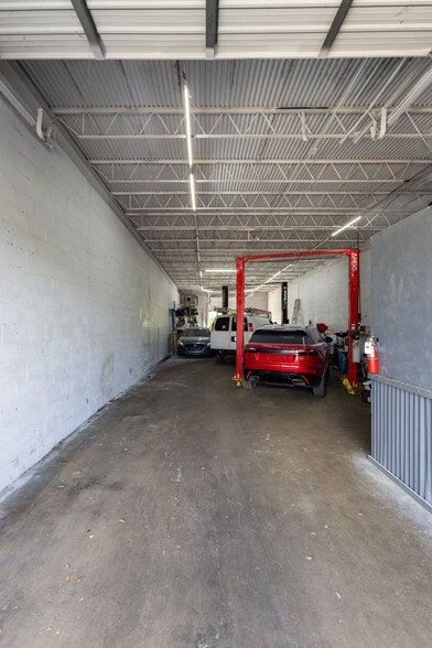 More Photos Of 526-528 S Dixie Hwy E, Pompano Beach Service For Sale