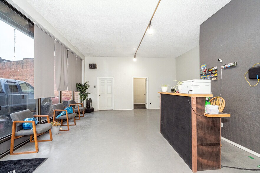 More Photos Of 539 N Tower Ave, Centralia Office For Sale