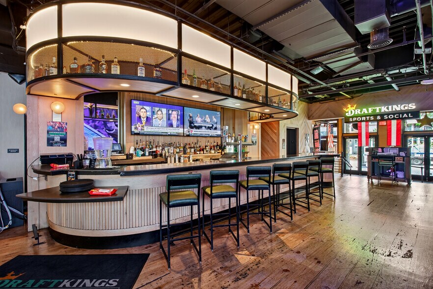 More Photos Of 128-130 2nd Ave N, Nashville Bar For Sale