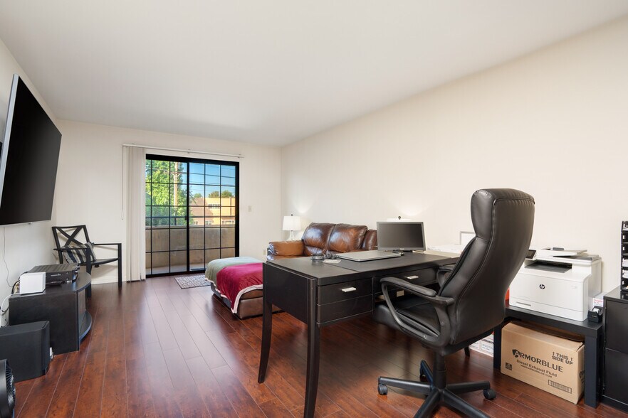 More Photos Of 6924 Woodman Ave, Van Nuys Apartments For Sale