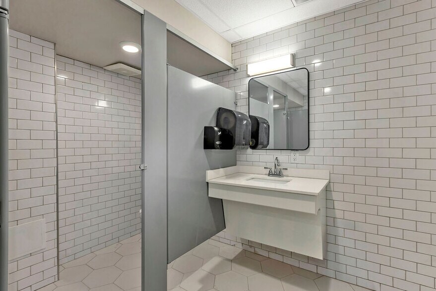 More Photos Of 2330 Victory Pky, Cincinnati Office Residential For Lease