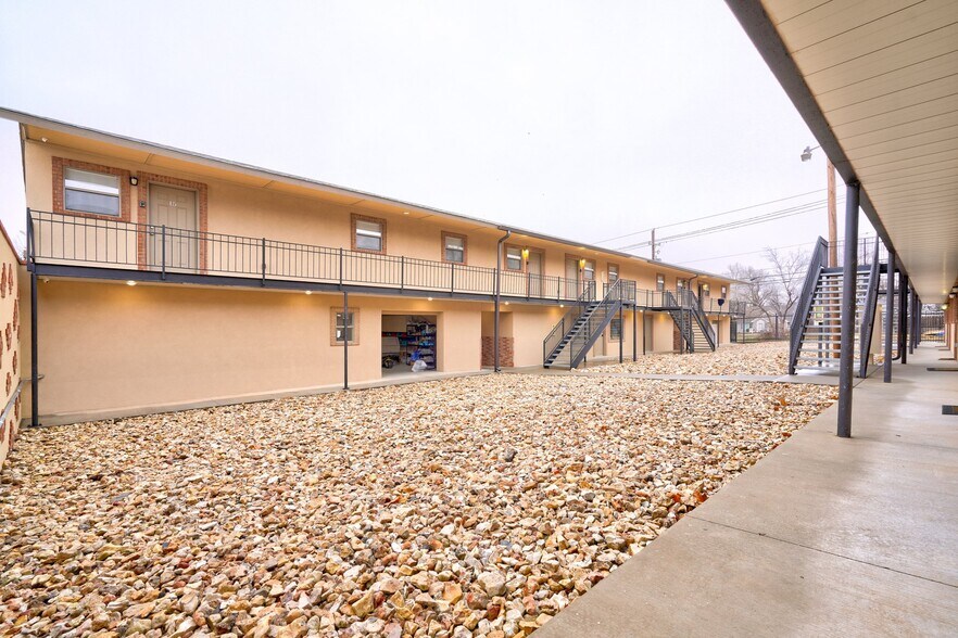 More Photos Of 1207 W Gore Blvd, Lawton Apartments For Sale
