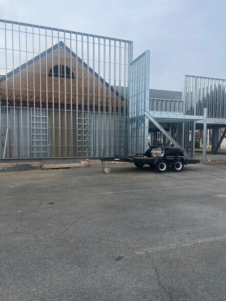 More Photos Of 1355 N Shenandoah Ave, Front Royal Bank For Lease