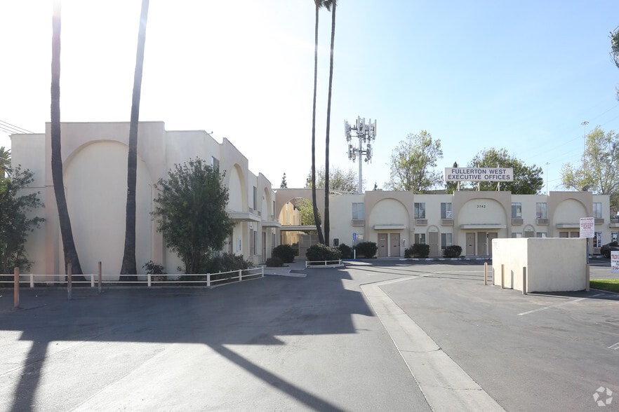 More Photos Of 2736-2742 W Orangethorpe Ave, Fullerton Loft Creative Space For Lease