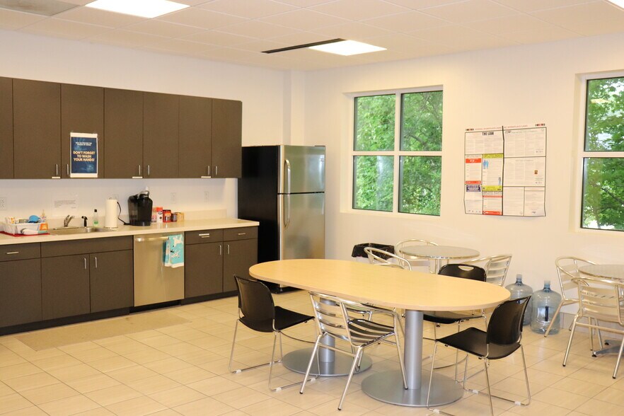 More Photos Of 8025 Creedmoor Rd, Raleigh Office For Sale