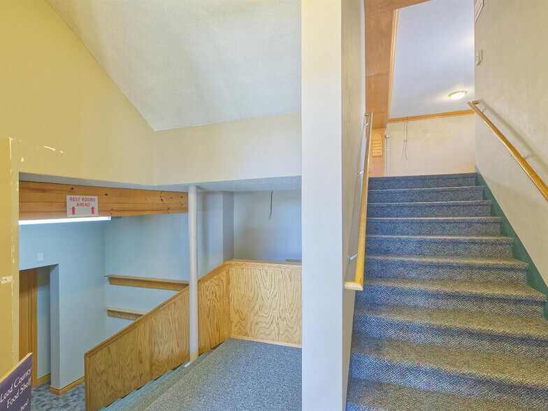 More Photos Of 410 1st St N, Winsted Office For Sale