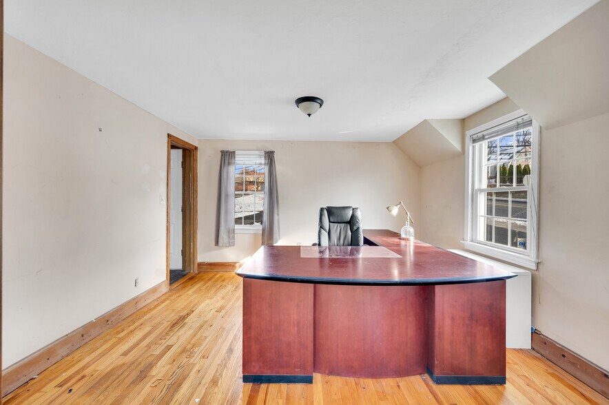 More Photos Of 941 Farmington Ave, Bristol Office Residential For Sale