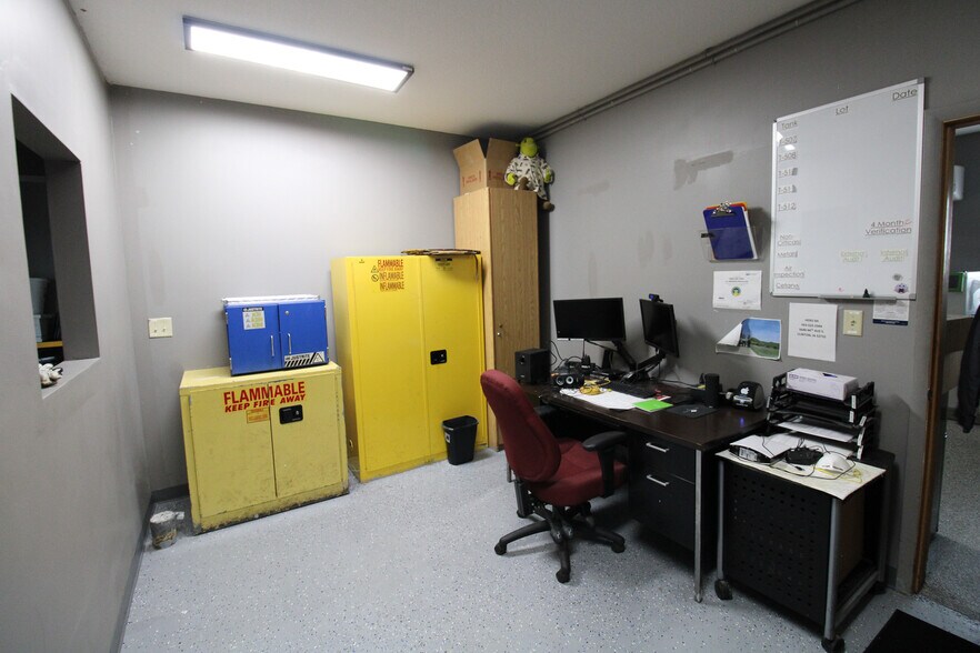 More Photos Of 5640 44th Ave S, Clinton Office For Sale