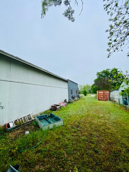 More Photos Of 1160 W Goforth St, Buda Auto Repair For Sale