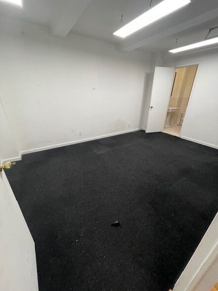 More Photos Of 305-311 W 57th St, New York Apartments For Lease