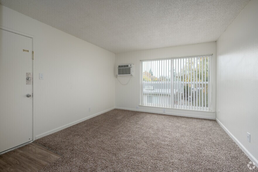 More Photos Of 5500 Foothill Gardens Ct, Sacramento Apartments For Sale