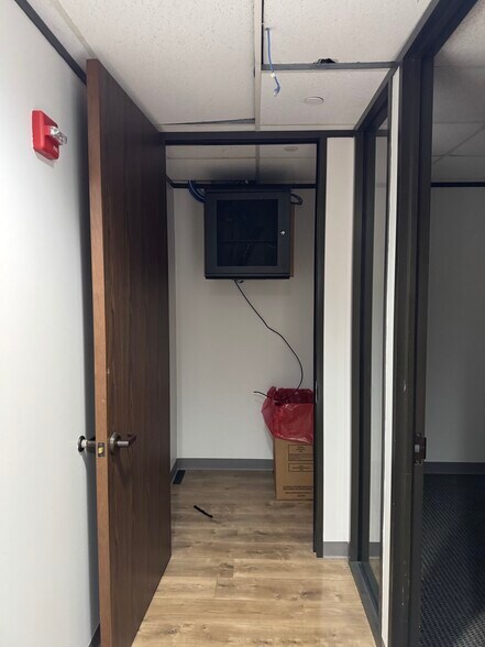 More Photos Of 7324 Southwest Fwy, Houston Office For Lease