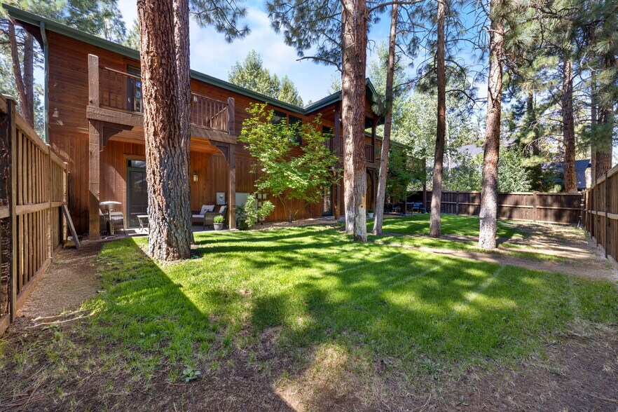 More Photos Of 750 Buckaroo Trl, Sisters Office For Sale