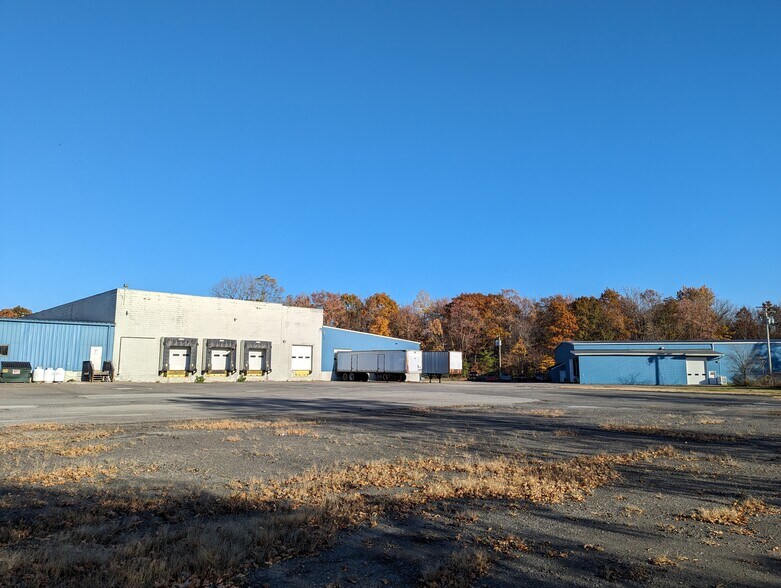 More Photos Of 5 Orchard Dr, Gardiner Warehouse For Lease