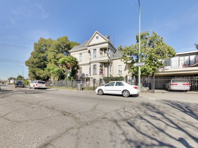 More Photos Of 1718 High St, Oakland Apartments For Sale