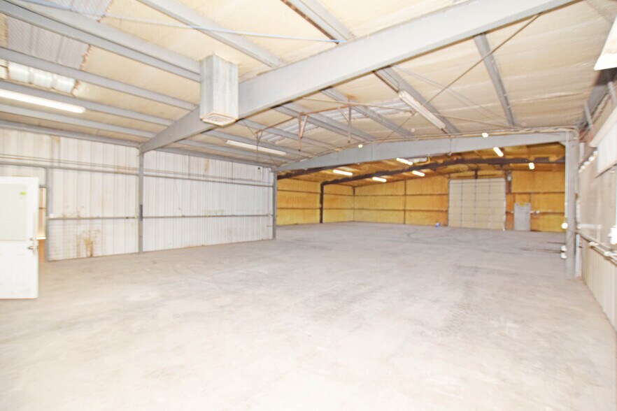 More Photos Of 305 E 57th St, Odessa Warehouse For Sale