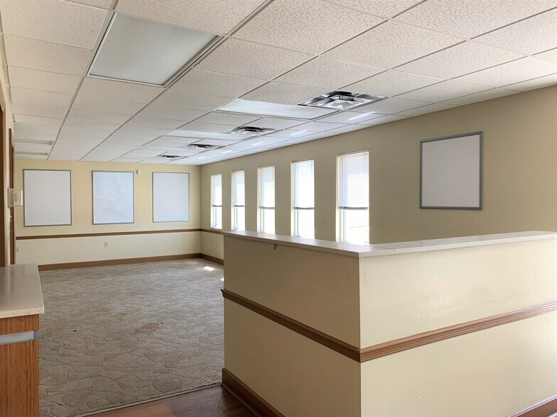 305 Sunrise Center Dr, Zanesville, OH 43701 Medical Office For Lease