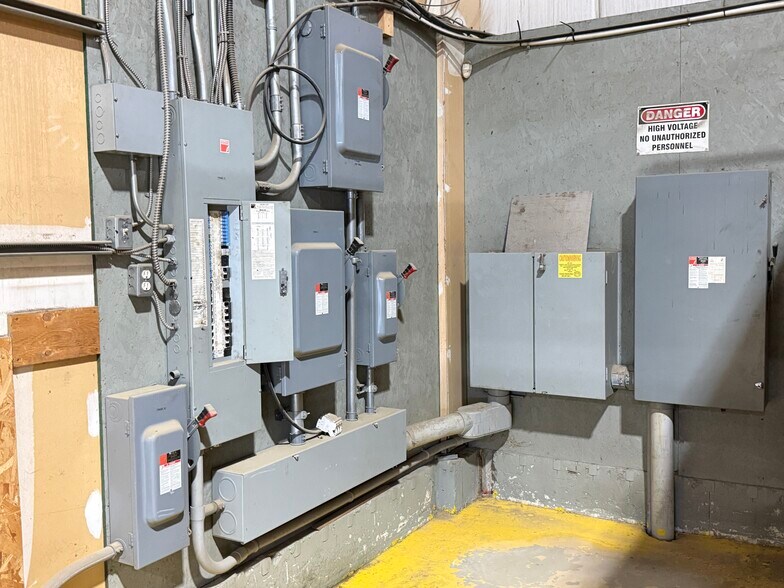 More Photos Of 8 Van Der Horn Way, Red Deer County Industrial For Lease