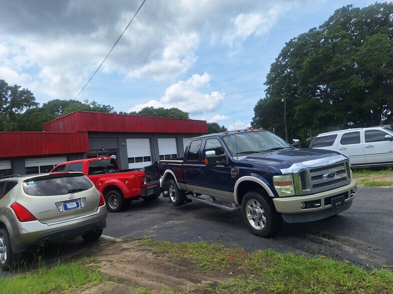 More Photos Of 683 Fairview Rd, Ellenwood Auto Repair For Lease