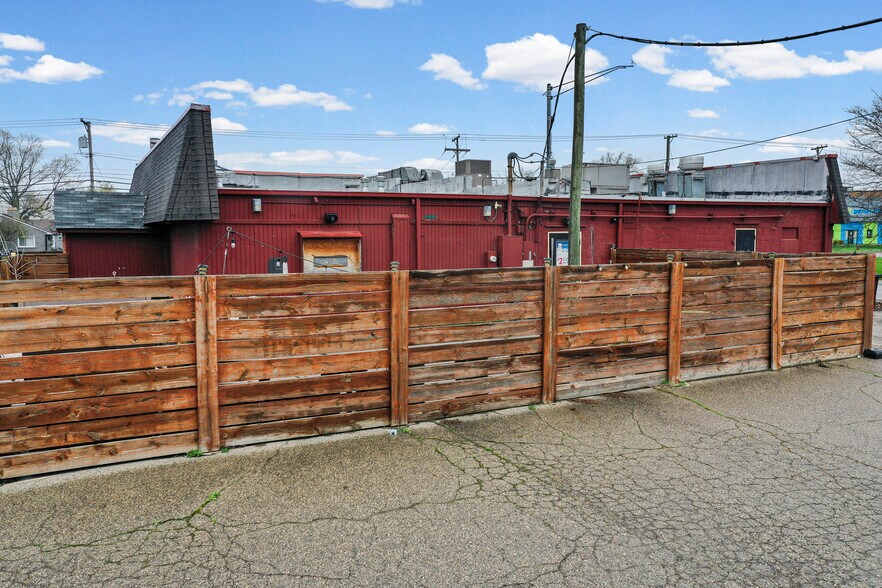 More Photos Of 1090 Rochester Rd, Troy Restaurant For Sale