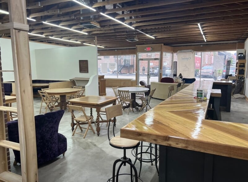 More Photos Of 241 W Eastland St, Gallatin Storefront For Sale