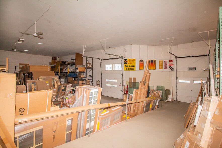 More Photos Of 1150 Main St, Leicester Showroom For Lease