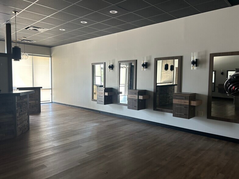 More Photos Of 338 S Andover Rd, Andover General Retail For Lease
