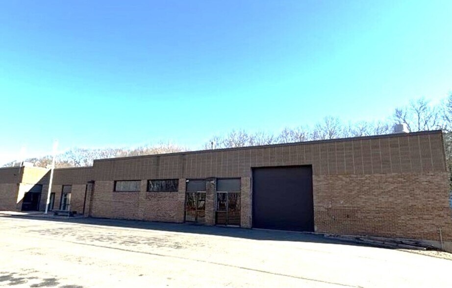 More Photos Of 101 Industrial Park Rd, Vernon Manufacturing For Lease