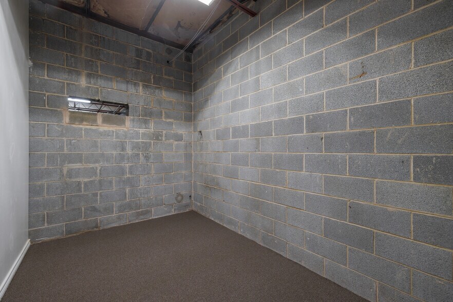 More Photos Of 623-627 Pine St, Abilene Storefront For Sale