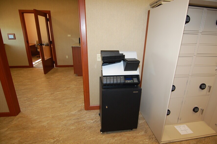 More Photos Of 640 Highway 1 W, Iowa City Office For Sale