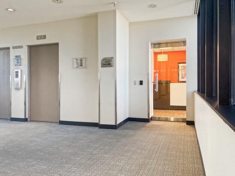 More Photos Of 3131 S Vaughn Way, Aurora Unknown For Lease