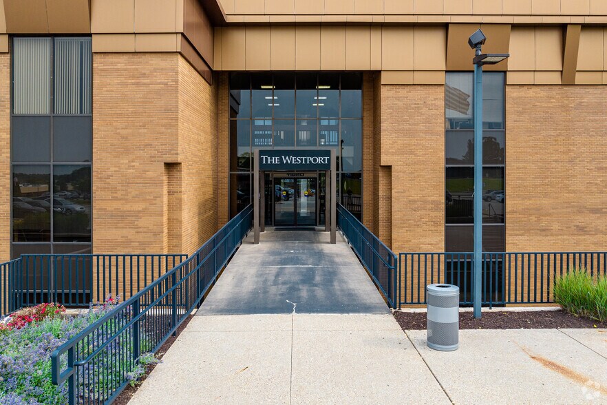 More Photos Of 11960 Westline Industrial Dr, Saint Louis Office For Lease