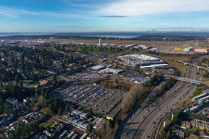 More Photos Of 3610 S 158th St, Tukwila Parking Lot For Lease