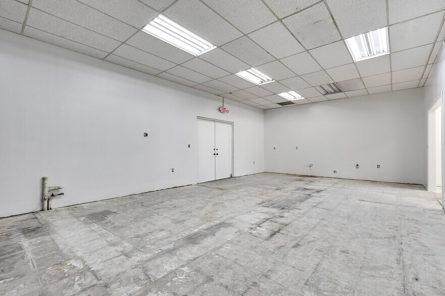 More Photos Of 2698 N University Dr, Fort Lauderdale Freestanding For Lease