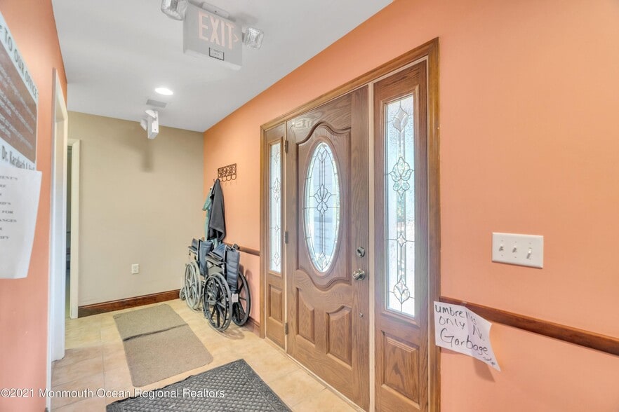 More Photos Of 2101 Lake Rd, Manchester Medical For Sale