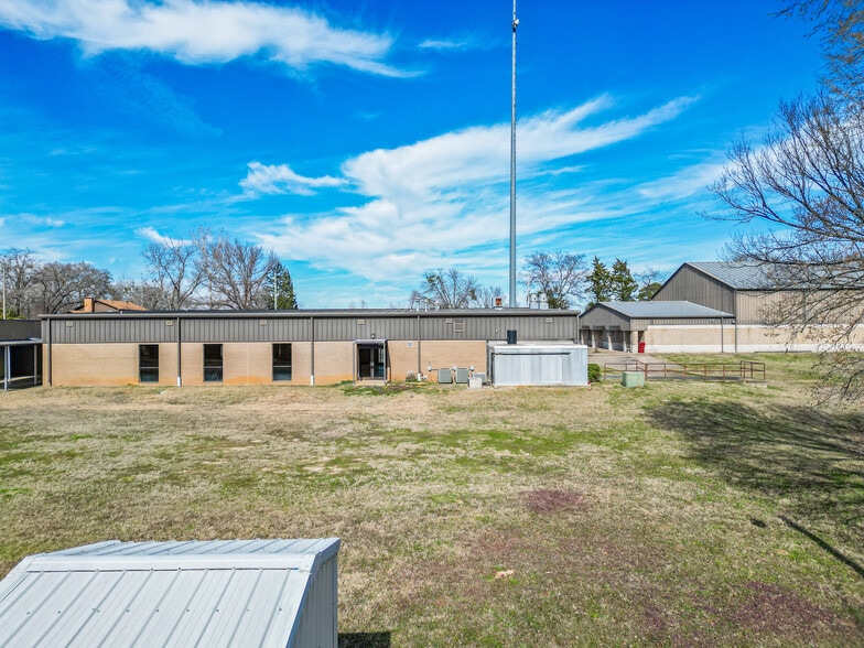 More Photos Of 214 N School St, Winfield Light Distribution For Sale