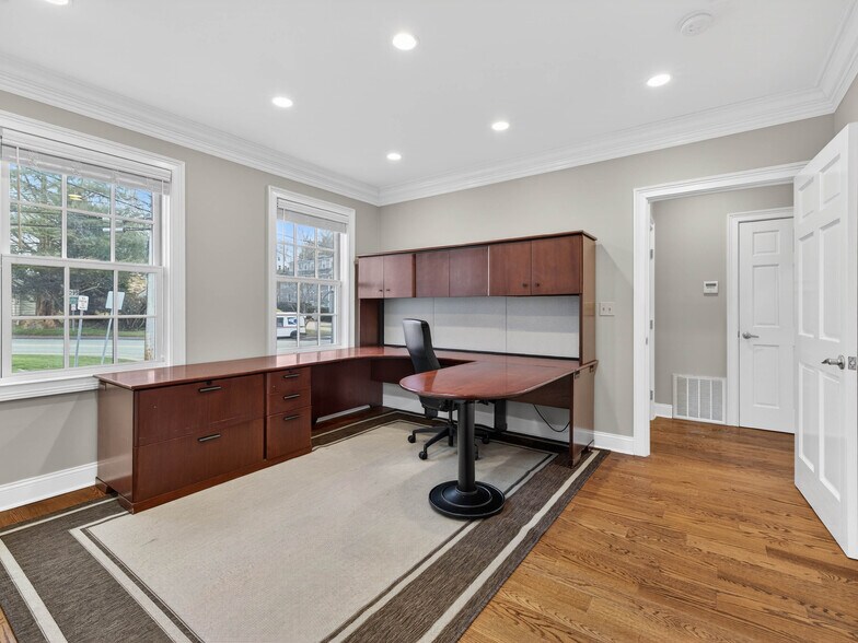 More Photos Of 3 Fort Rachel Pl, Mystic Office Residential For Lease