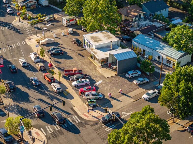 More Photos Of 75 Lithia Way, Ashland Service Station For Sale