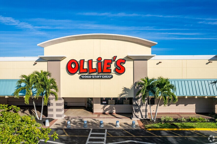 More Photos Of 8951 Bonita Beach Rd SE, Bonita Springs Restaurant For Lease