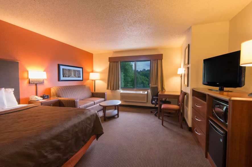 More Photos Of 700 Highway 51, Minocqua Hotel For Sale