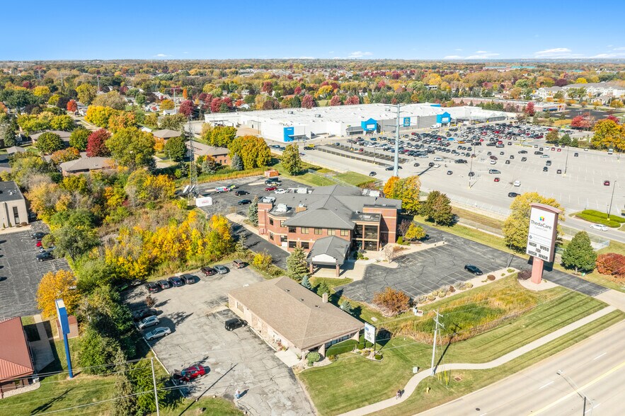 More Photos Of 491 S Washburn St, Oshkosh Office For Sale