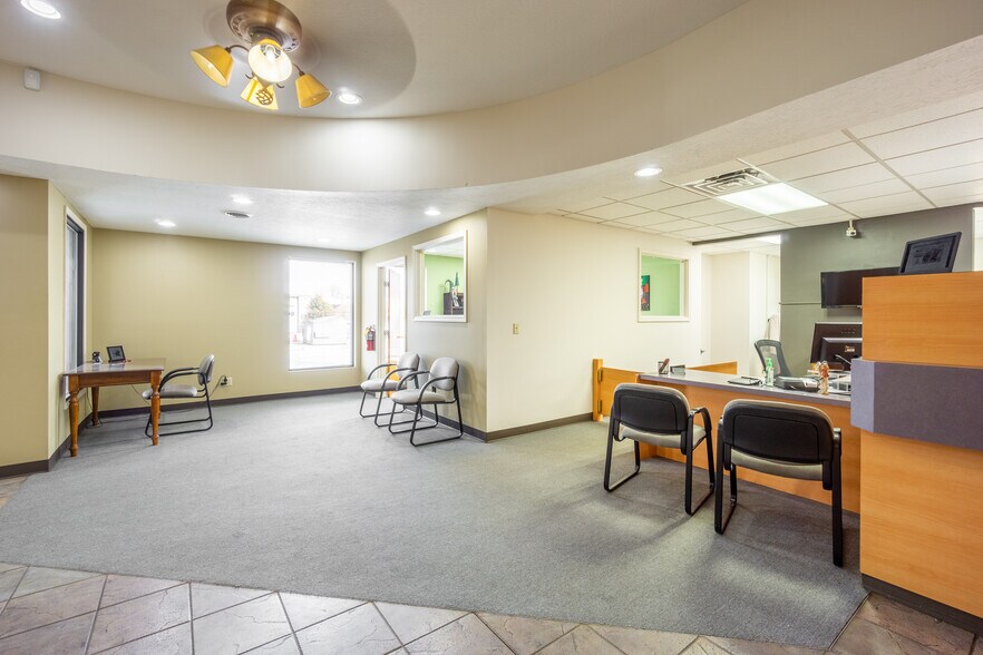 More Photos Of 2306 S Memorial Dr, New Castle General Retail For Lease