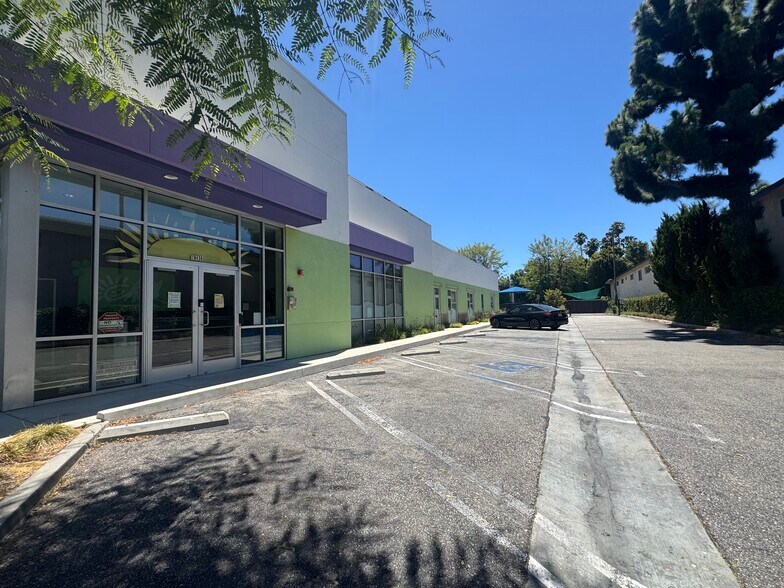More Photos Of 19436 Ventura Blvd, Tarzana Daycare Center For Lease
