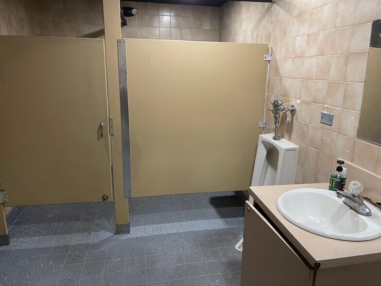 More Photos Of 5701 Johnson St, Hollywood Bar For Sale