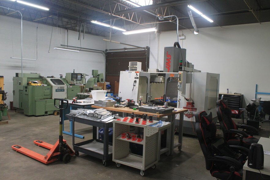 More Photos Of 3078-3080 W Soffel Ave, Melrose Park Distribution For Lease