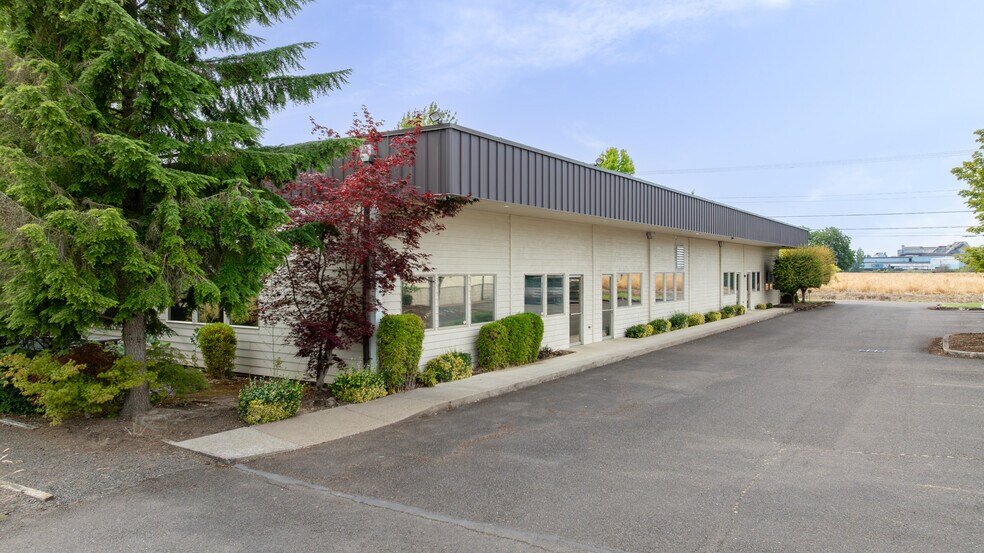 More Photos Of 3200 NE Rivergate St, Mcminnville Service For Sale